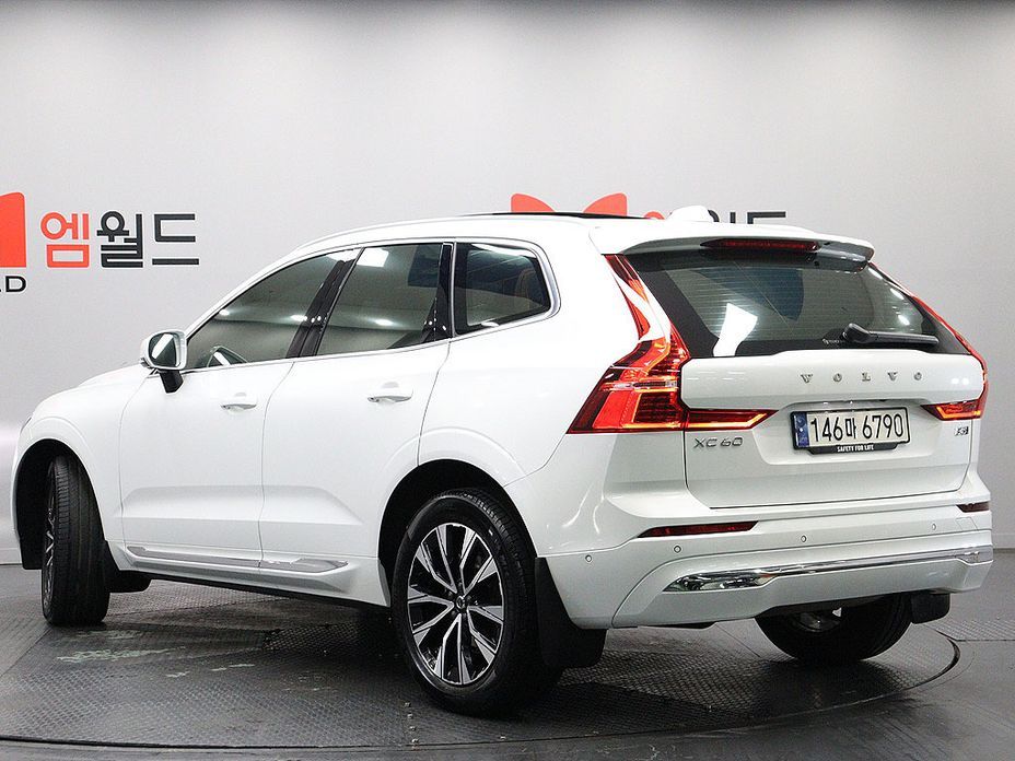 Volvo XC60 2025