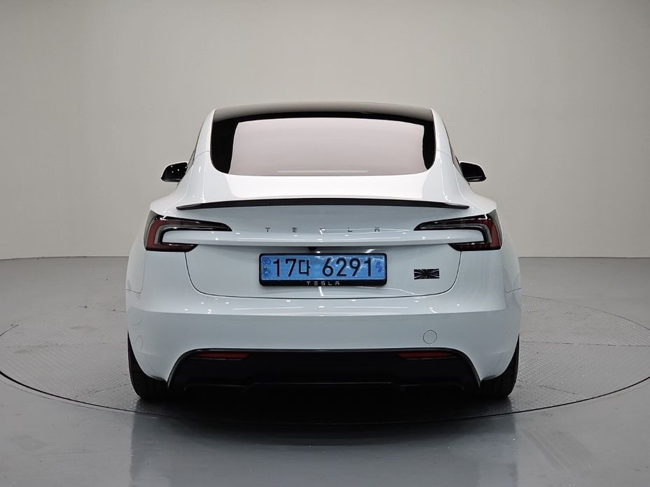 Tesla Model 3 2024