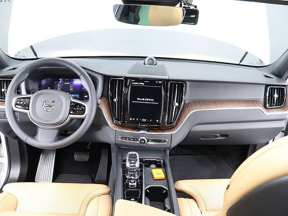 Volvo XC60 2025