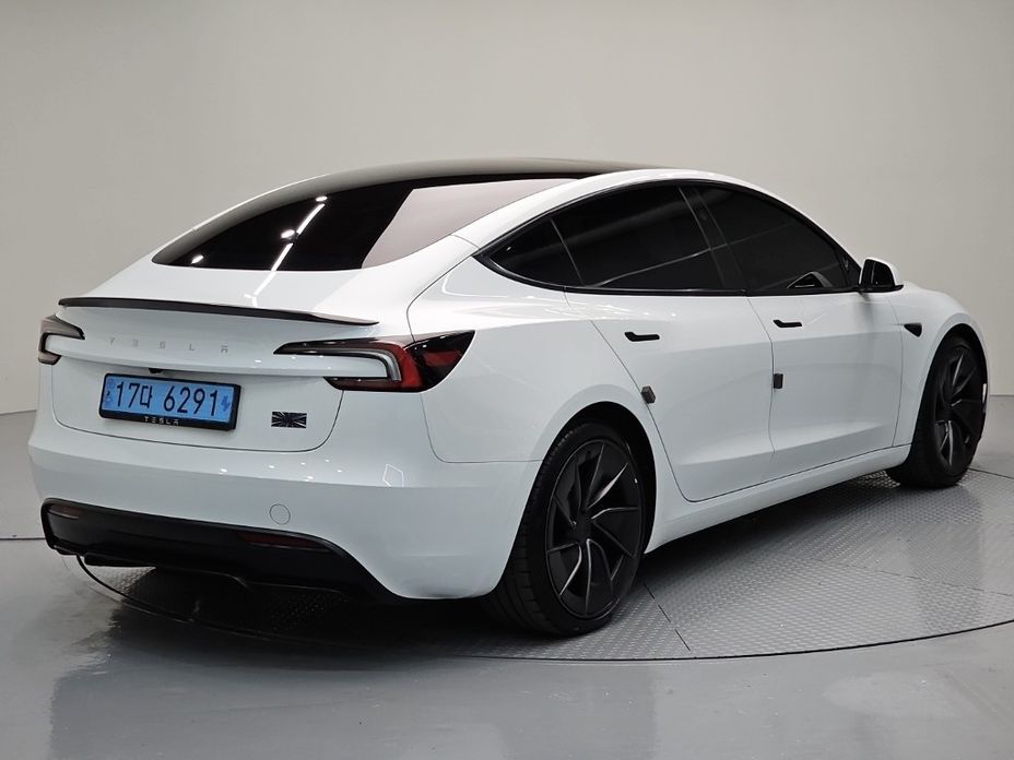 Tesla Model 3 2024