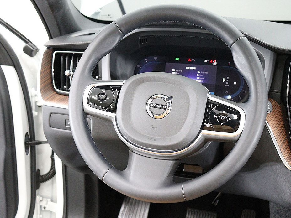 Volvo XC60 2025