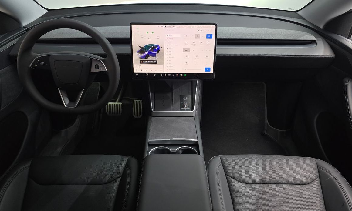 Tesla Model Y 2025