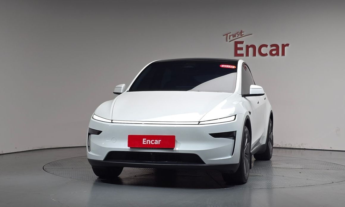 Tesla Model Y 2025