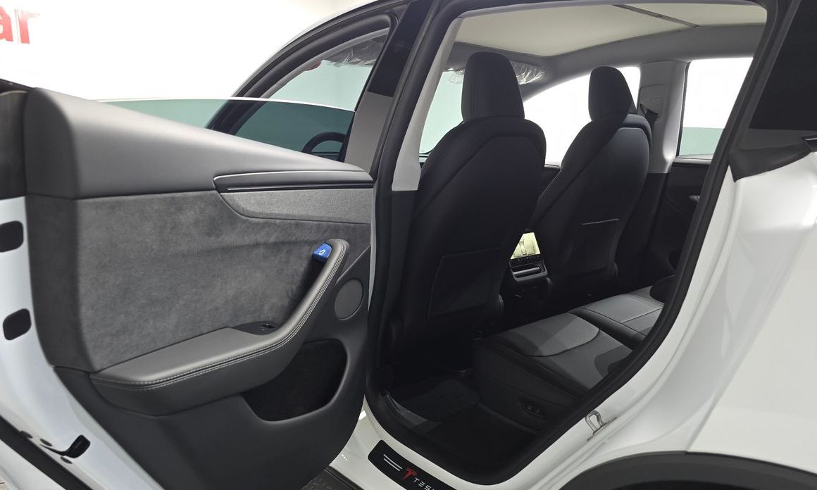Tesla Model Y 2025