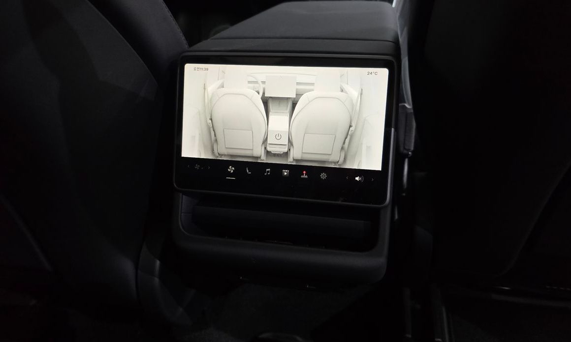 Tesla Model Y 2025