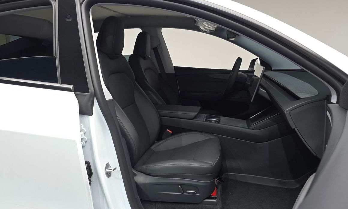 Tesla Model Y 2025