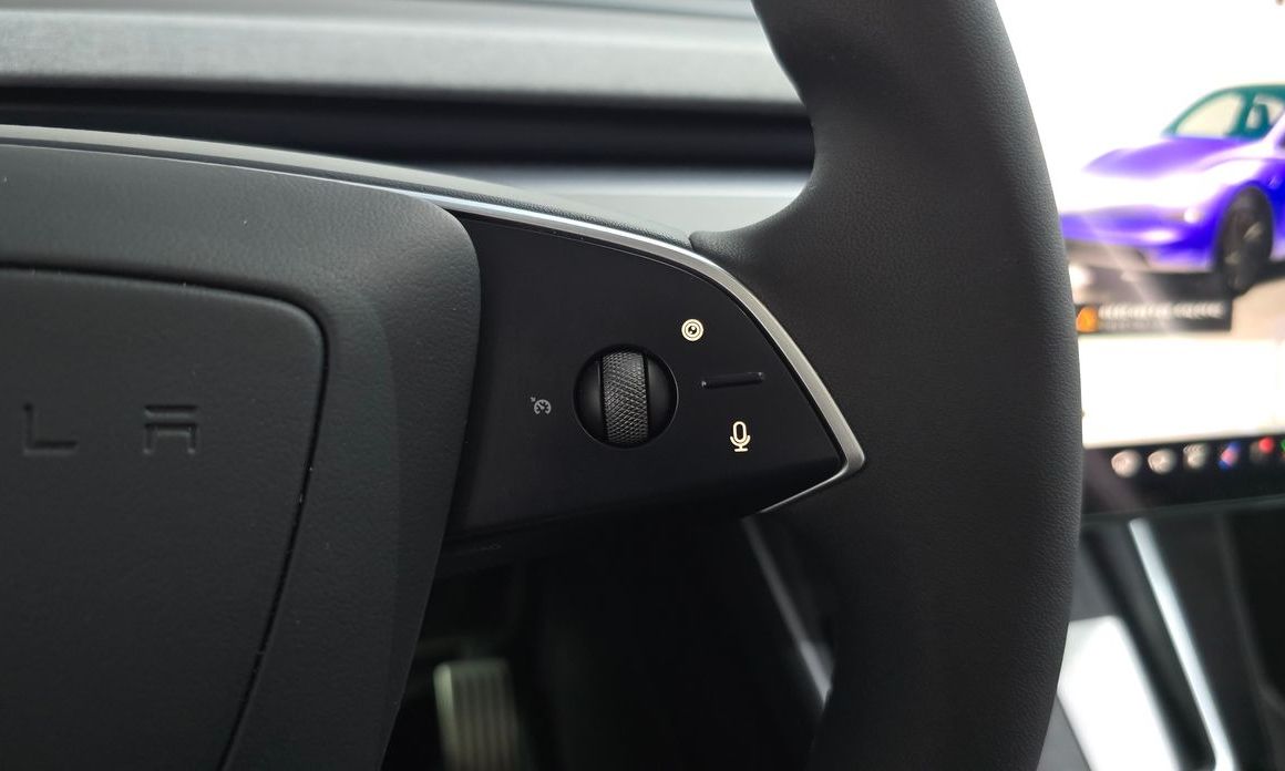 Tesla Model Y 2025