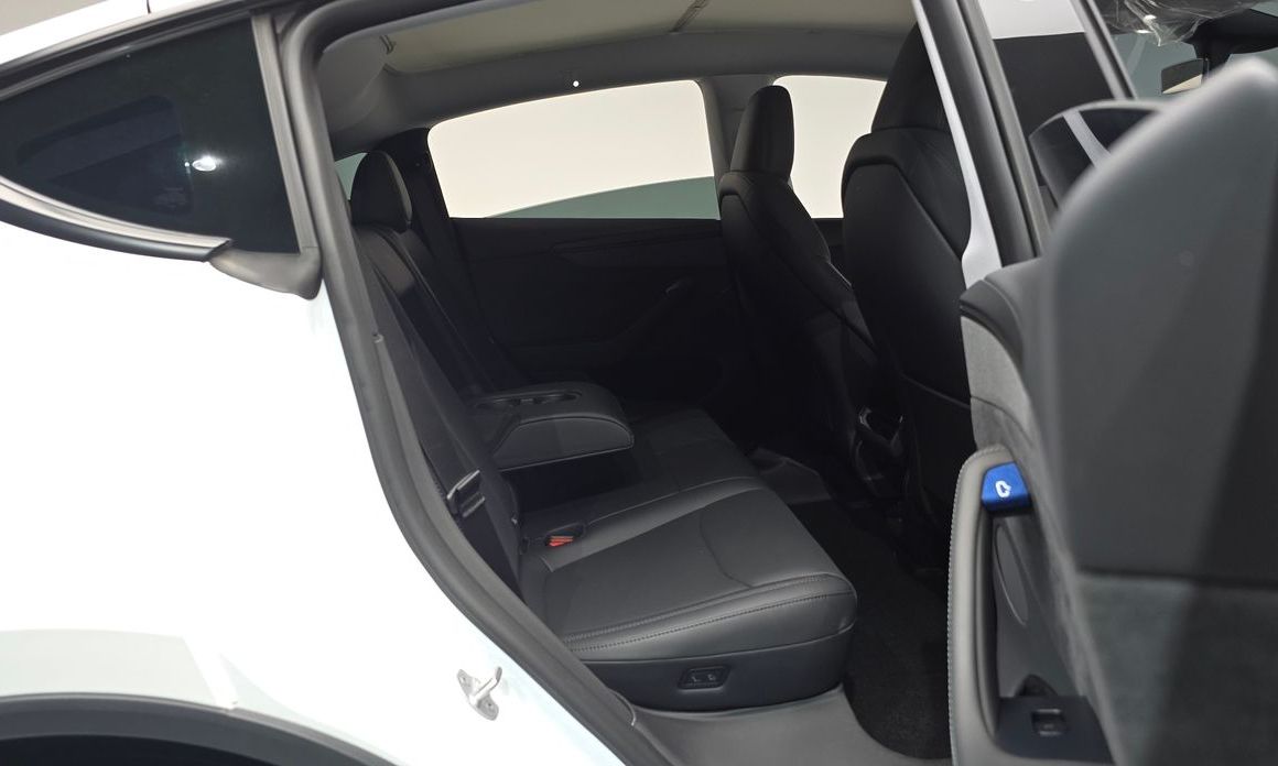 Tesla Model Y 2025
