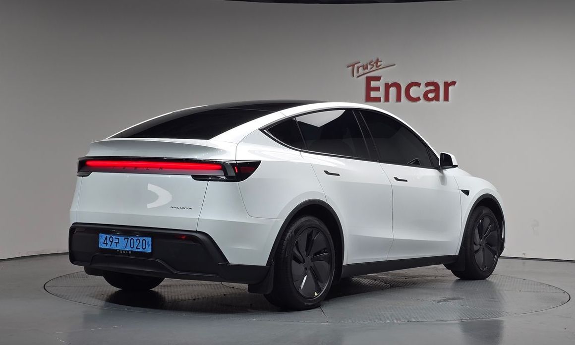 Tesla Model Y 2025
