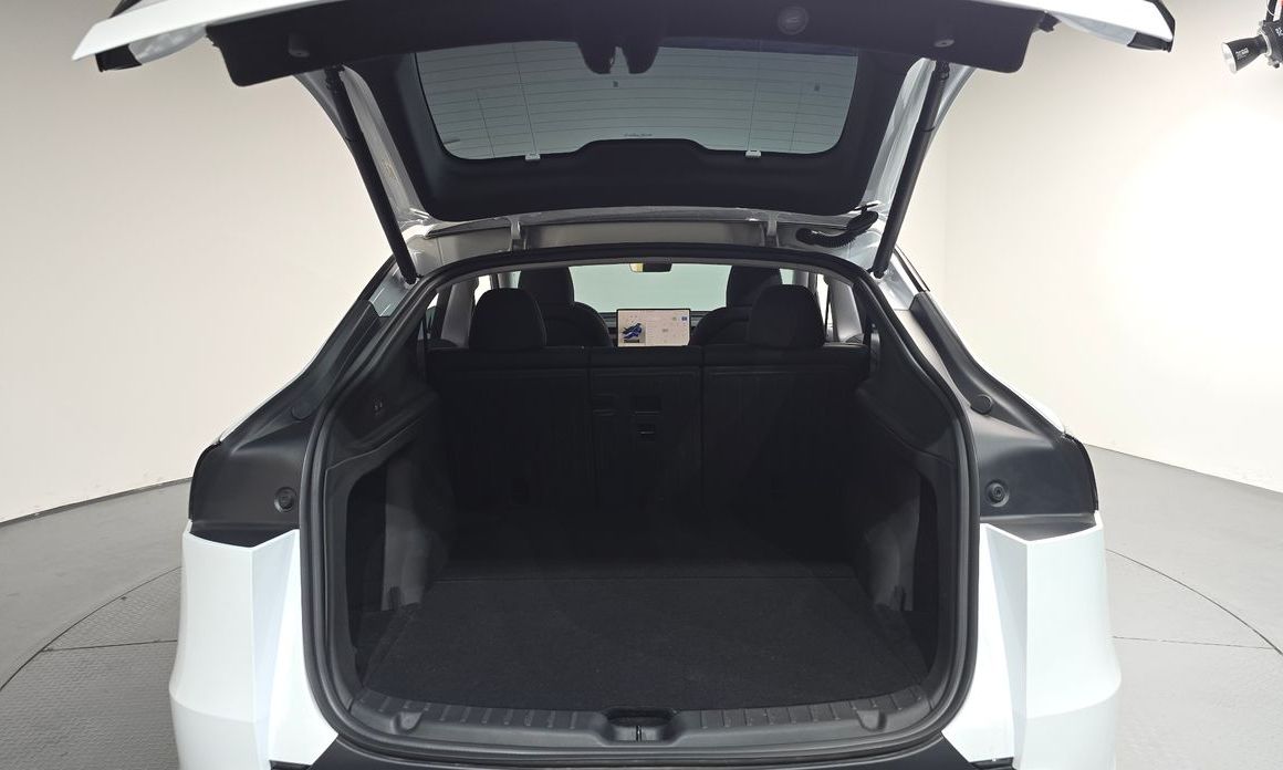 Tesla Model Y 2025