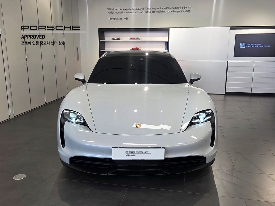Porsche Taycan 2021