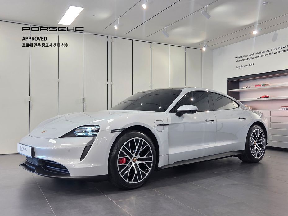 Porsche Taycan 2021
