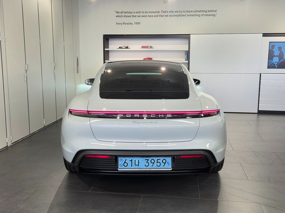 Porsche Taycan 2021