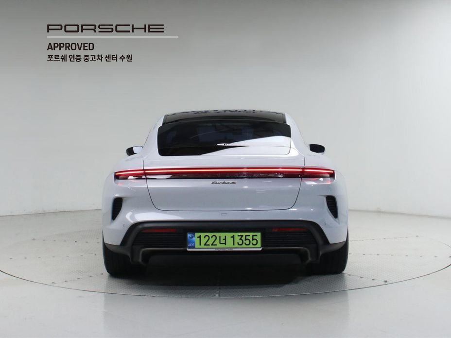 Porsche Taycan 2025