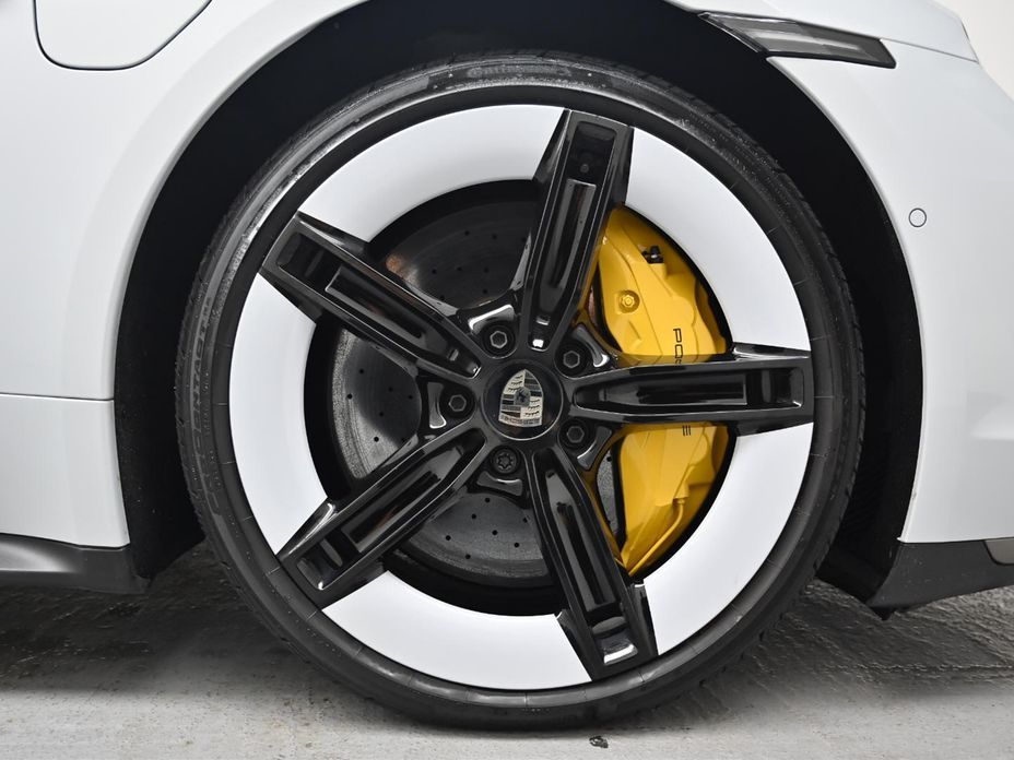Porsche Taycan 2025