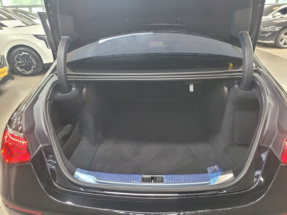 Mercedes-Benz S-Class 2026