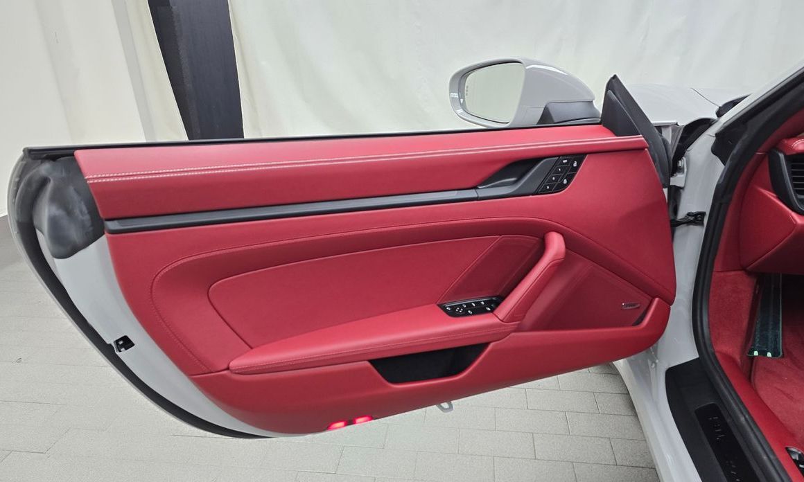 Porsche 911 2025
