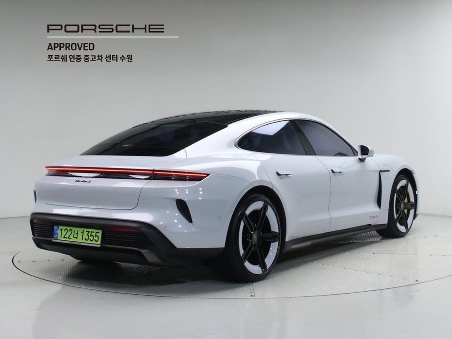 Porsche Taycan 2025