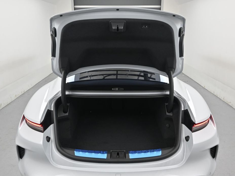 Porsche Taycan 2025