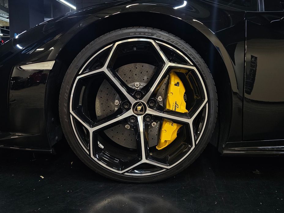 Lamborghini Huracan 2021