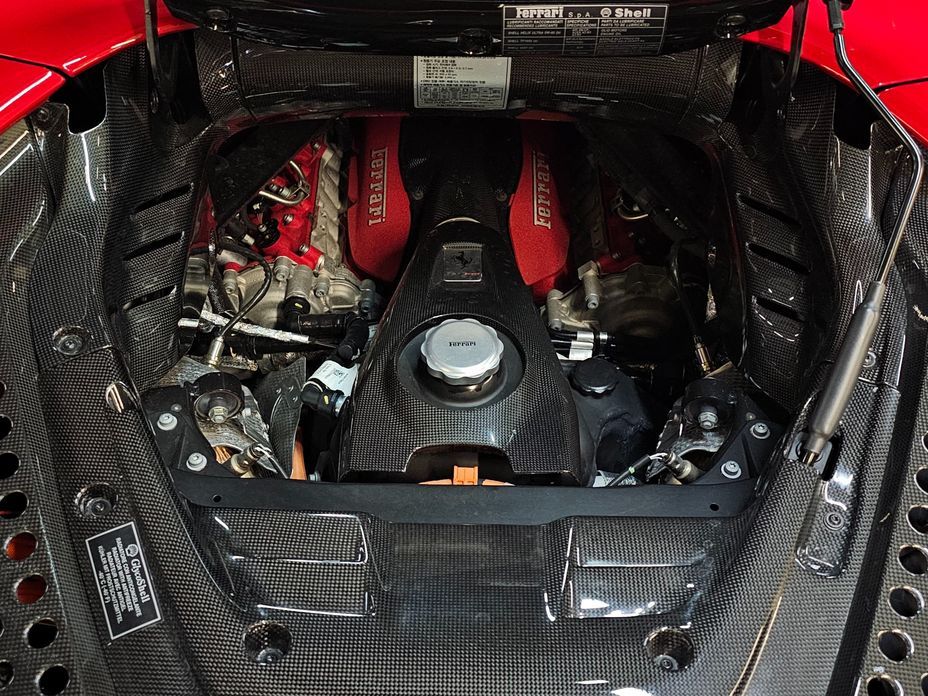 Ferrari SF90 2023