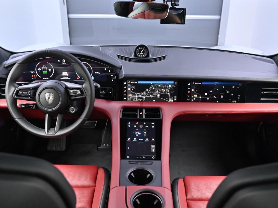 Porsche Taycan 2025