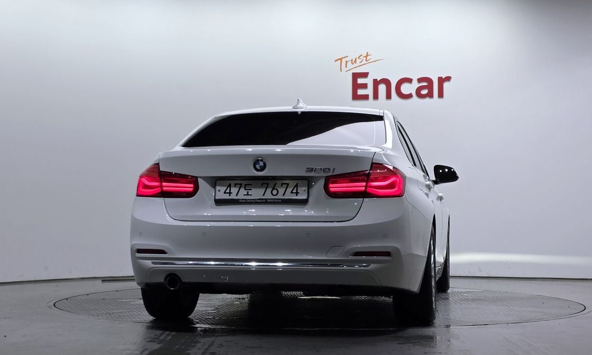 BMW 3-Series 2018