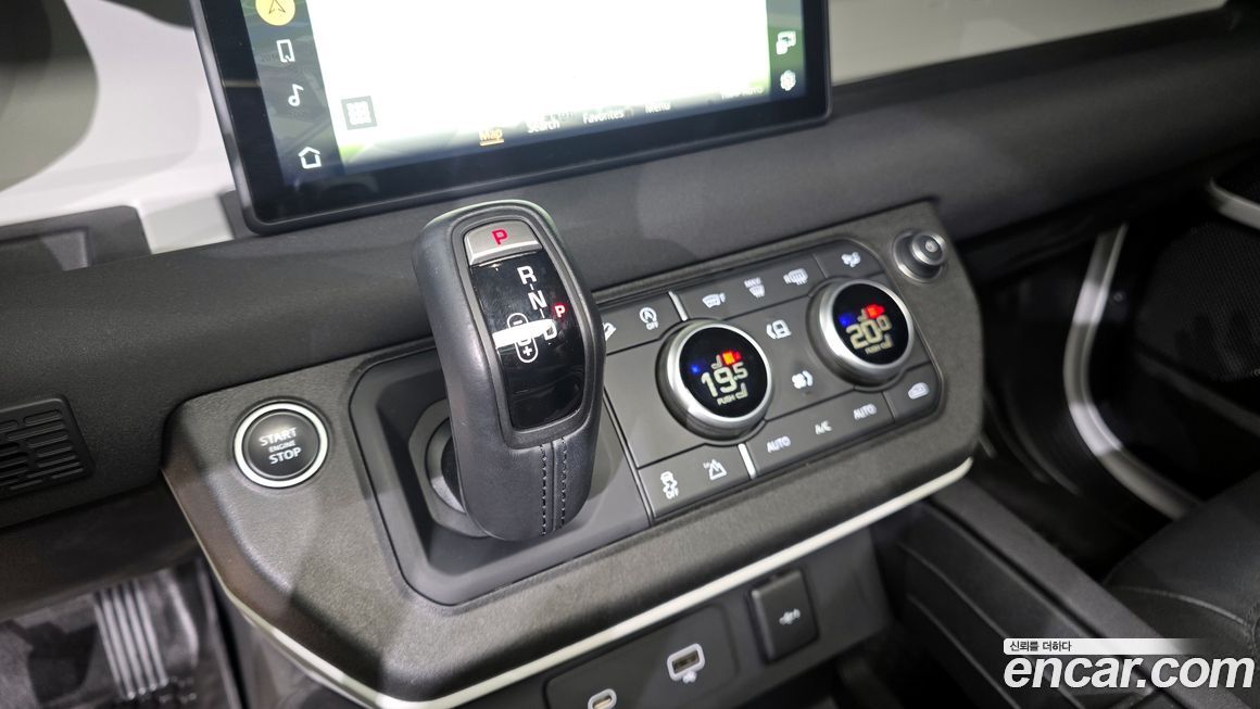 Land Rover Defender 2022