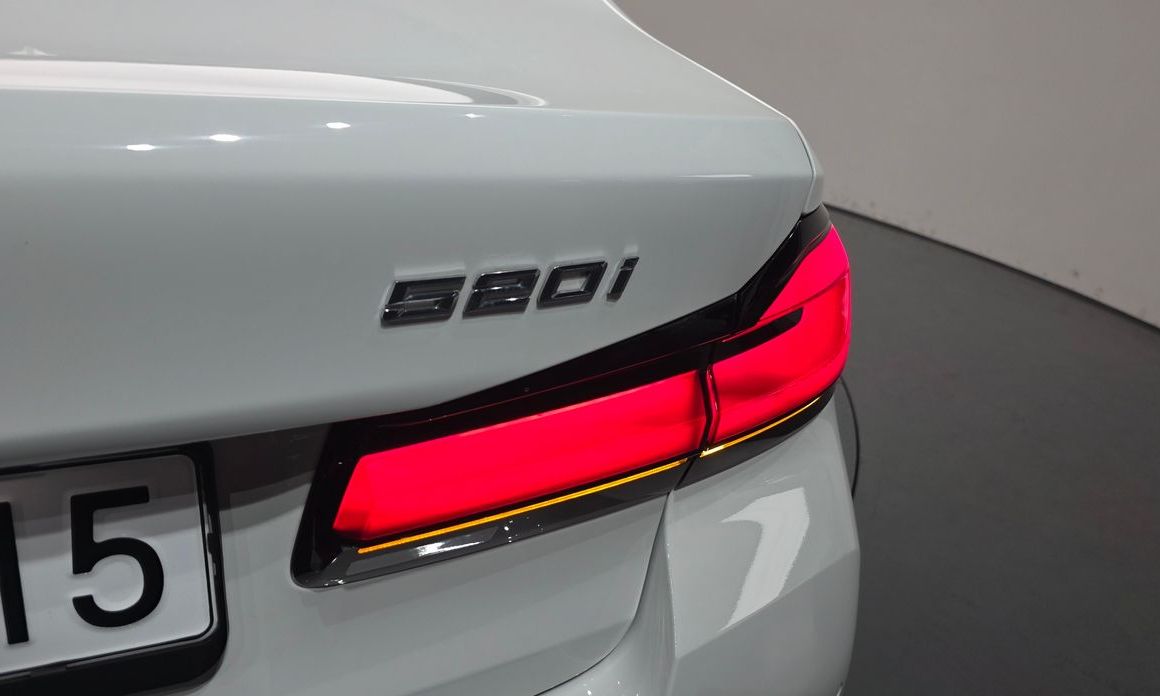 BMW 5-Series 2023