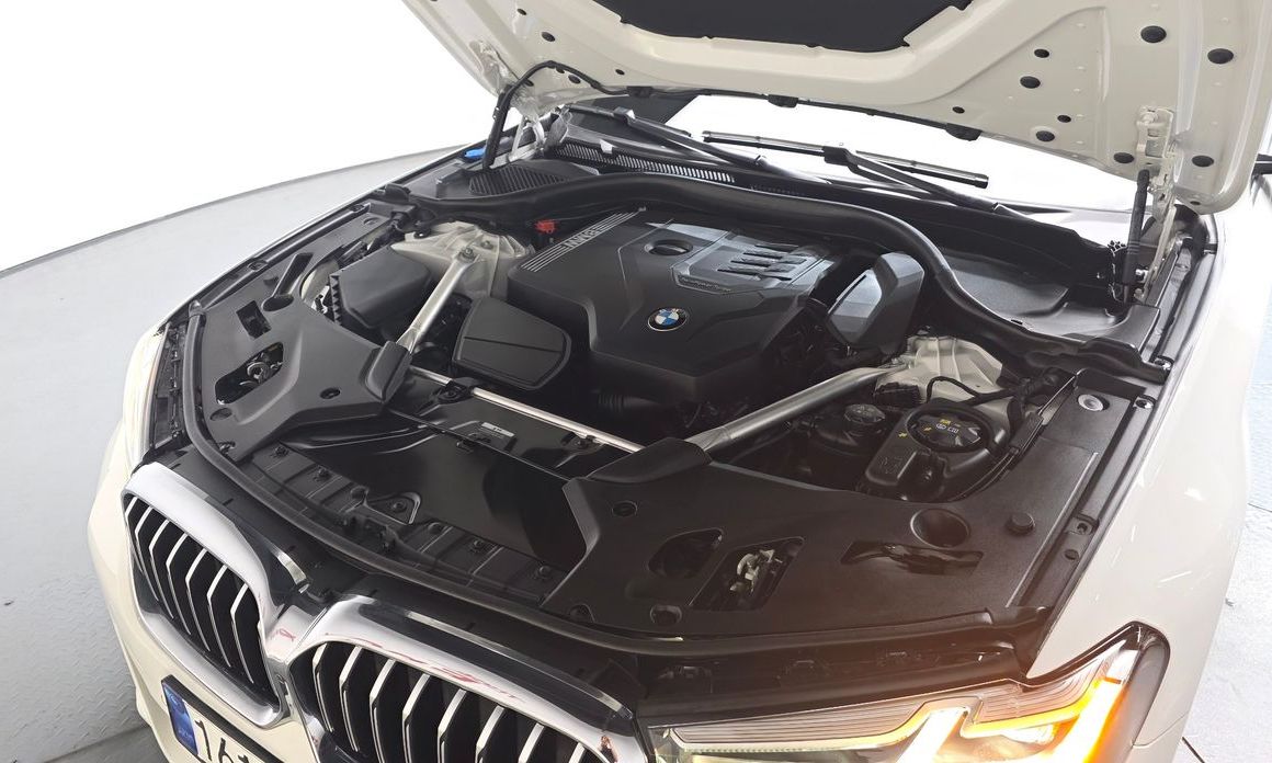 BMW 5-Series 2023