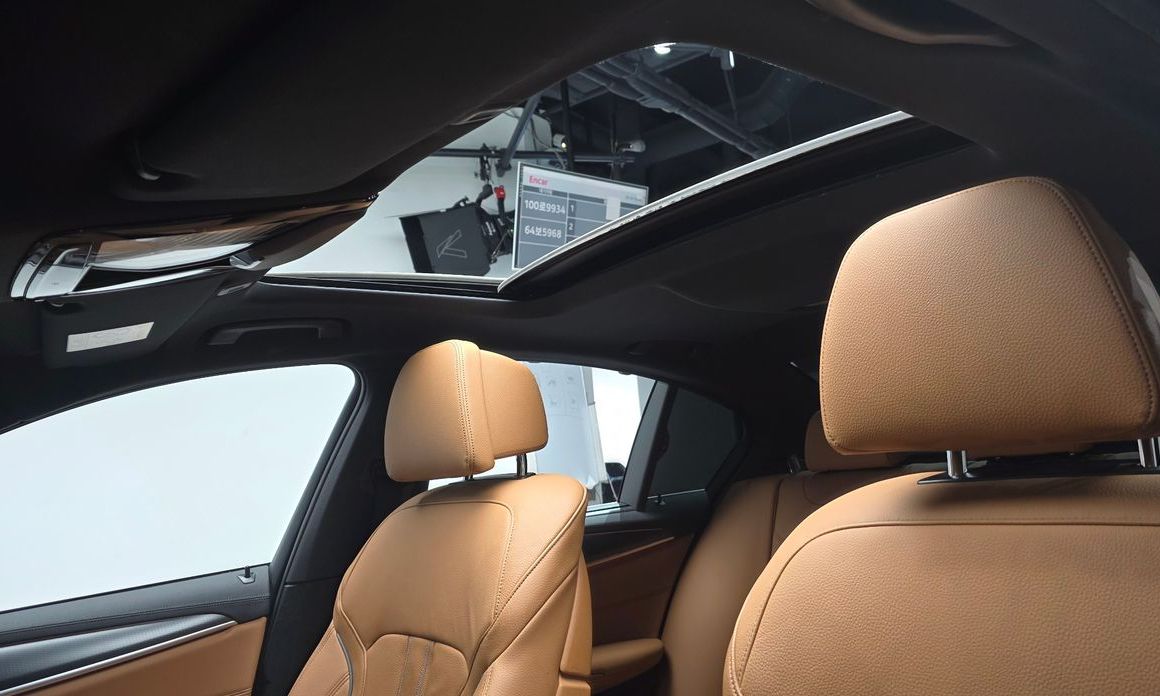 BMW 5-Series 2023