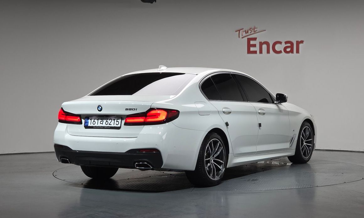 BMW 5-Series 2023