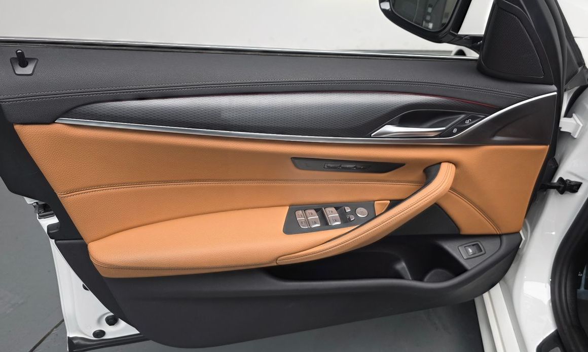 BMW 5-Series 2023
