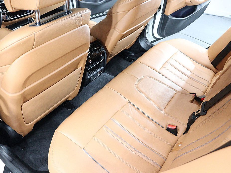 BMW 5-Series 2023