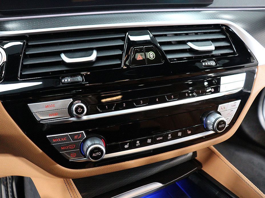 BMW 5-Series 2023