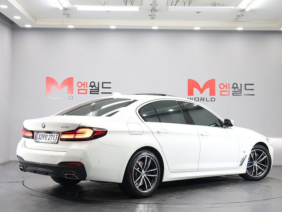 BMW 5-Series 2023