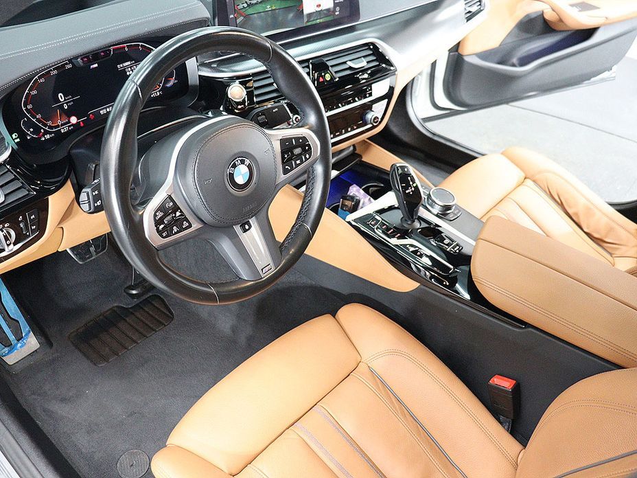 BMW 5-Series 2023