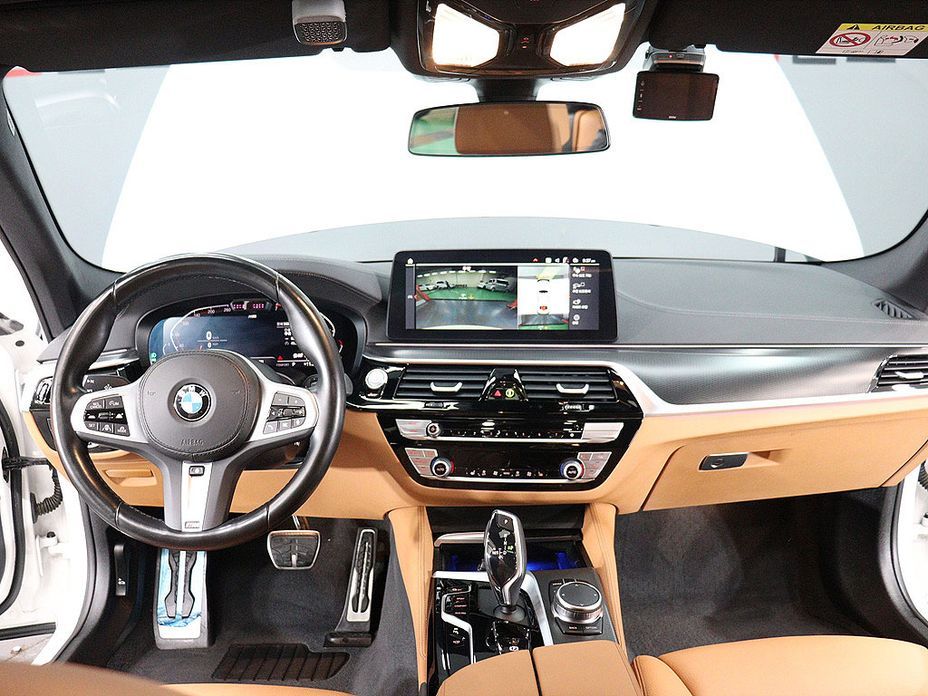 BMW 5-Series 2023