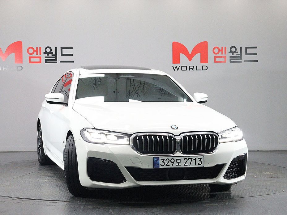 BMW 5-Series 2023