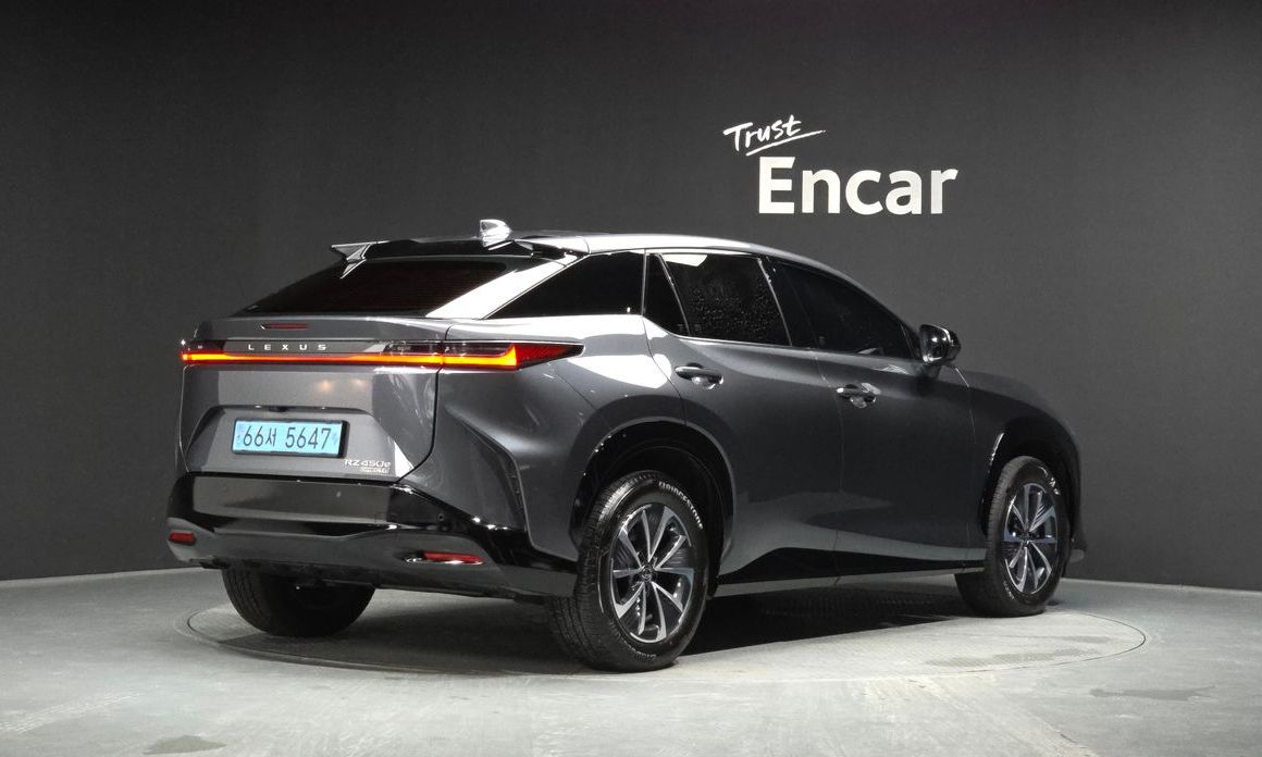 Lexus RZ 2023
