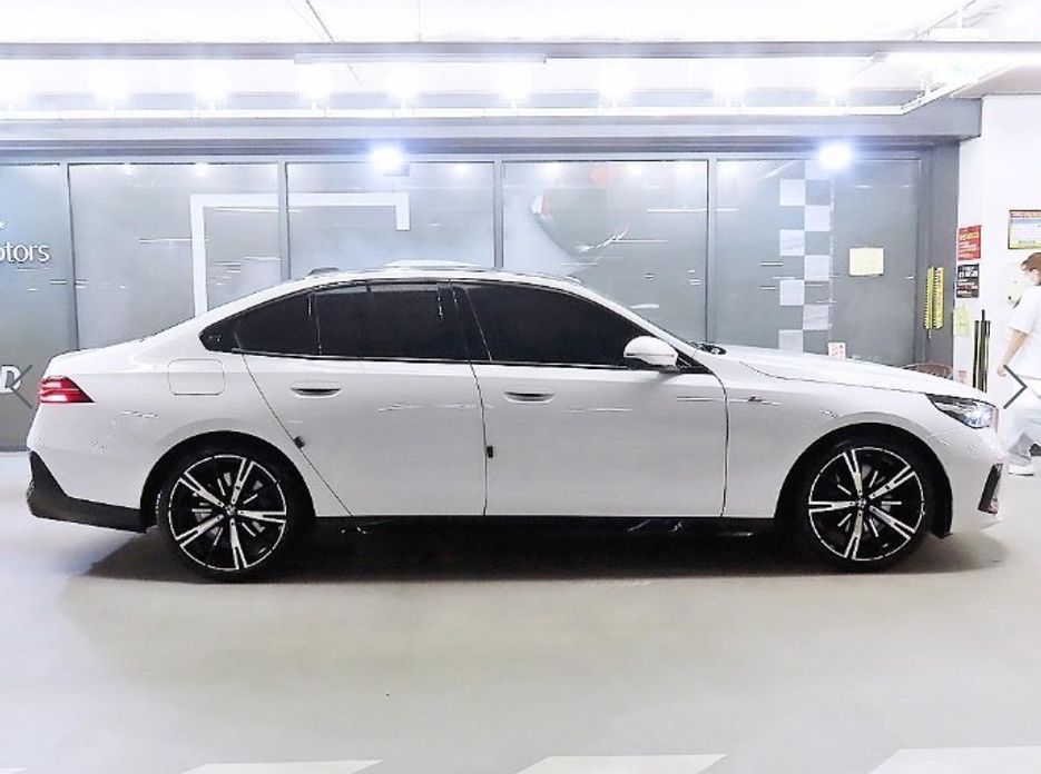 BMW 5-Series 2024