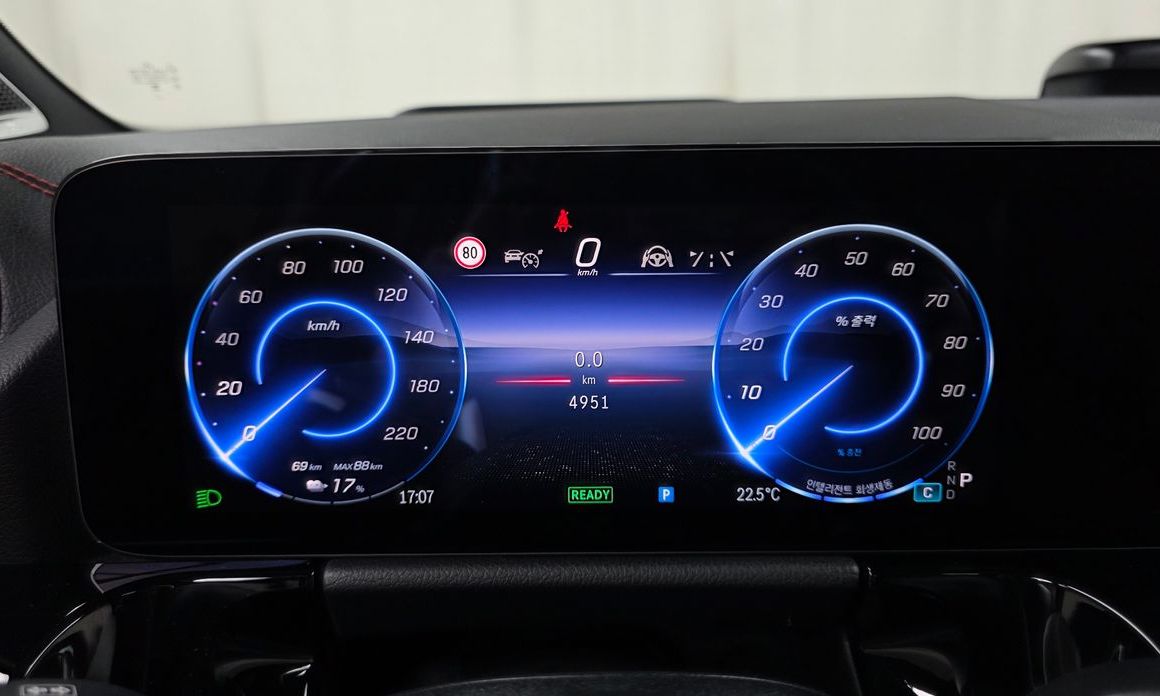 Mercedes-Benz EQA 2025