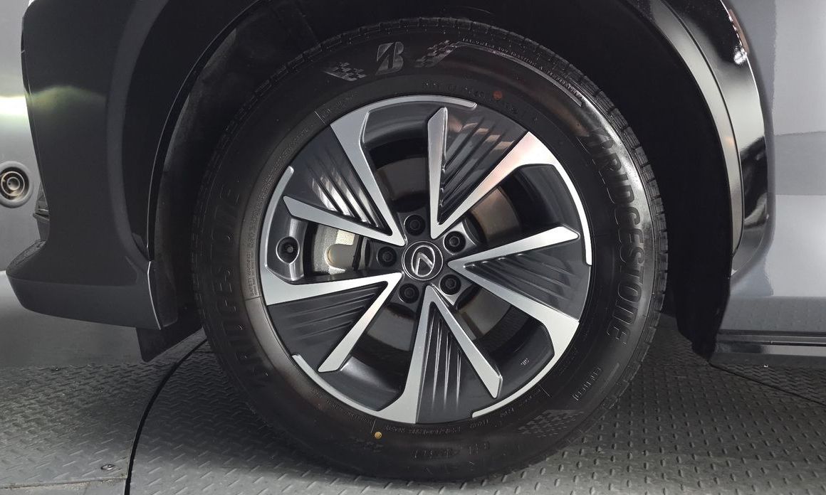 Lexus RZ 2023