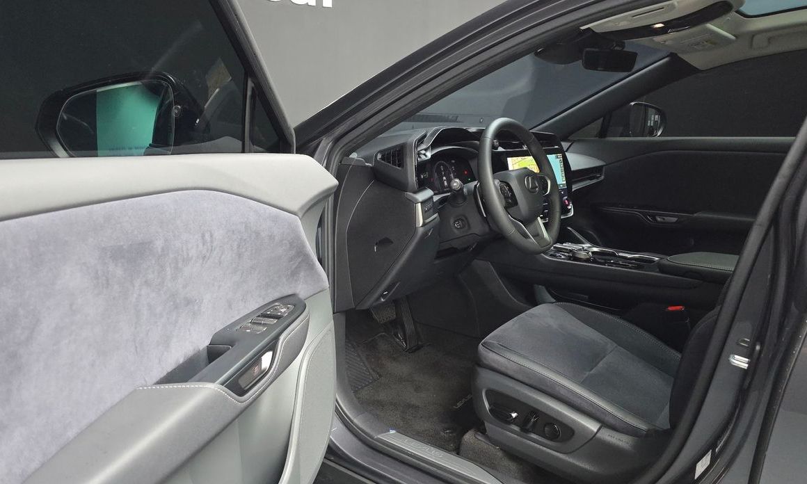 Lexus RZ 2023