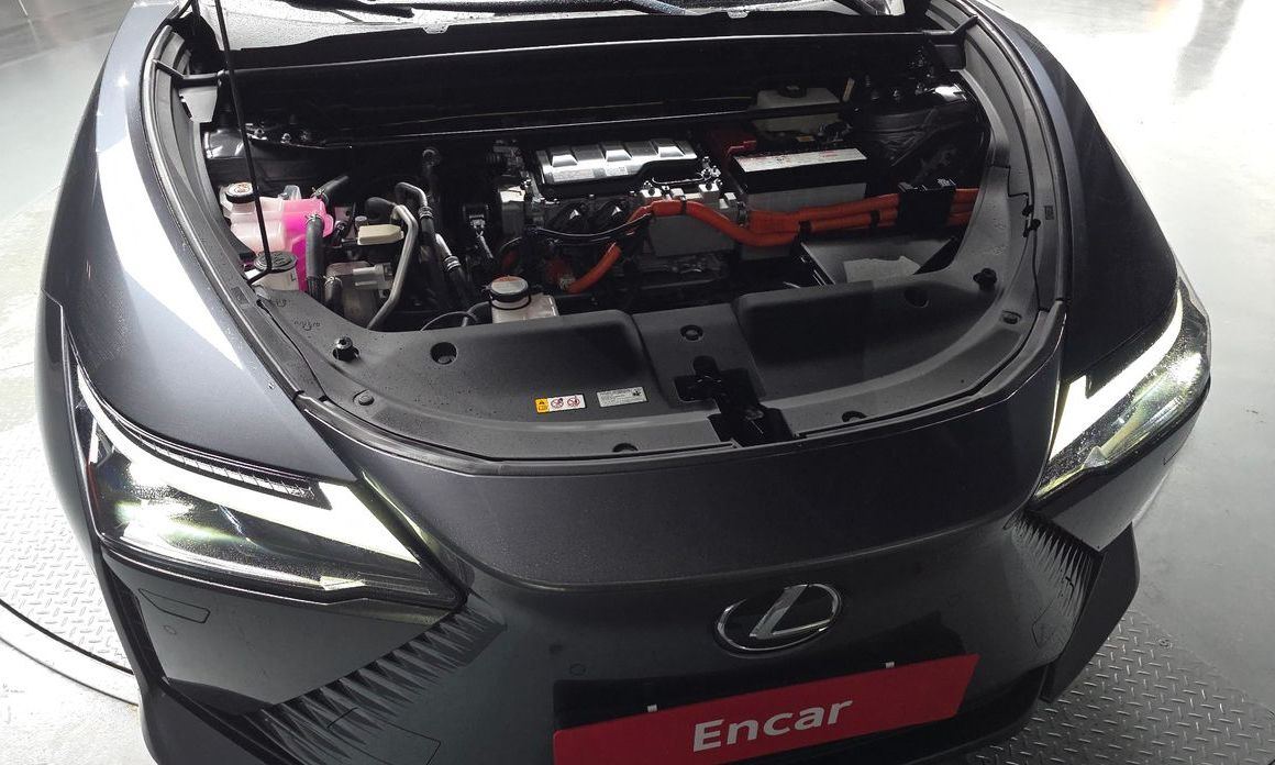 Lexus RZ 2023