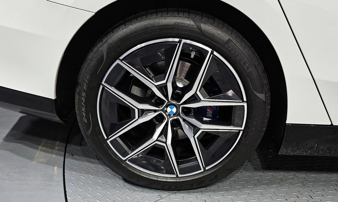 BMW 5-Series 2025