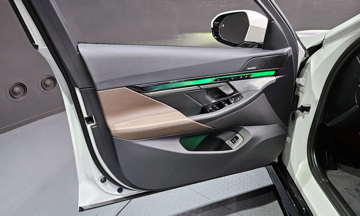 BMW 5-Series 2025