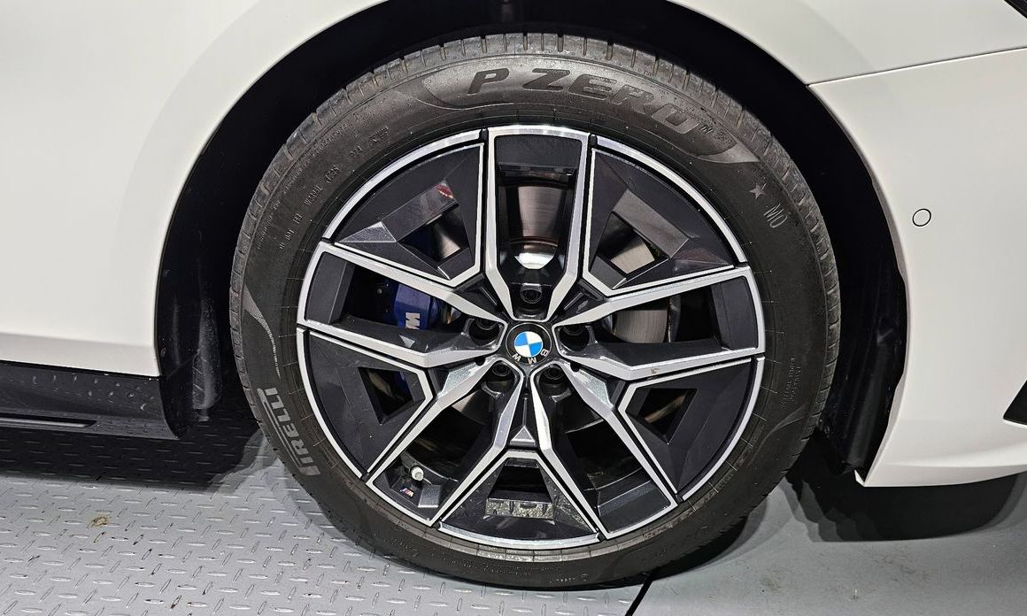 BMW 5-Series 2025