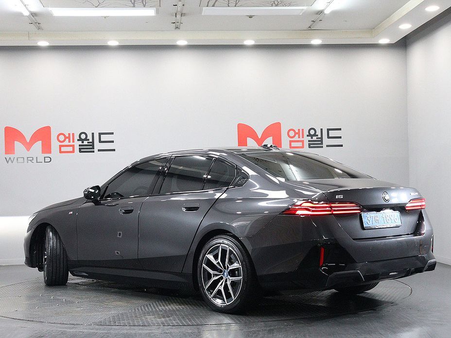 BMW i5 2024