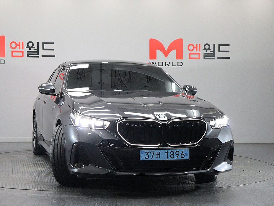 BMW i5 2024